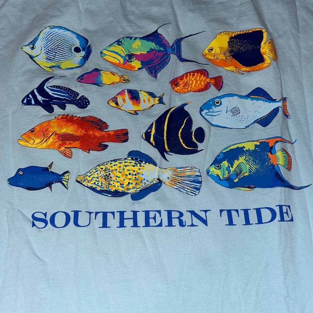 Southern Tide Light Blue Pocket Tee with Fish Design Like New - Picture 4 of 4